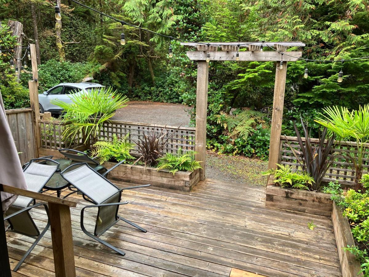 Appartamento Sienna'S Tree House Tofino Esterno foto